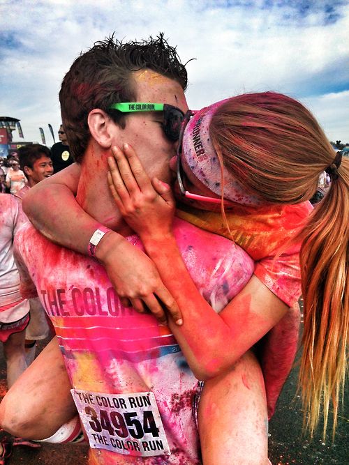 couple kissing during a color run as an active date idea in Atlanta