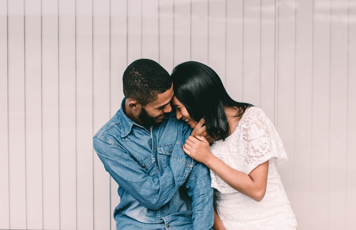 guy and girl smiling - it looks like a relationship when it's really just a rebound girl